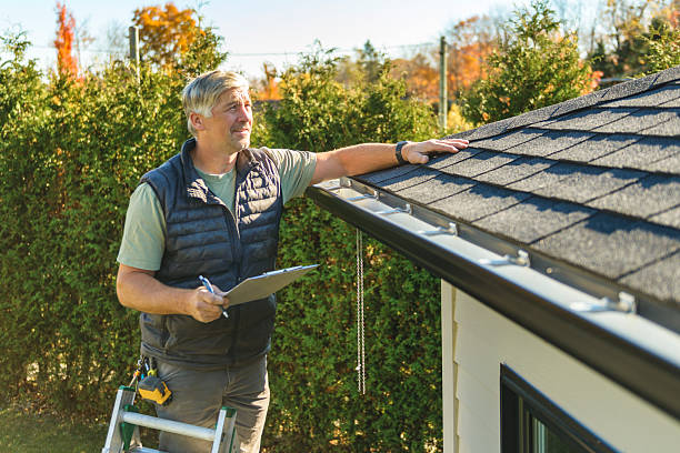 Professional Roofing technician working in Washington, MO